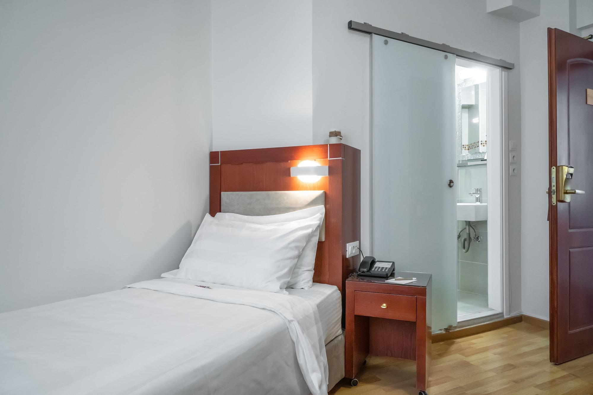 Attalos Hotel 3*